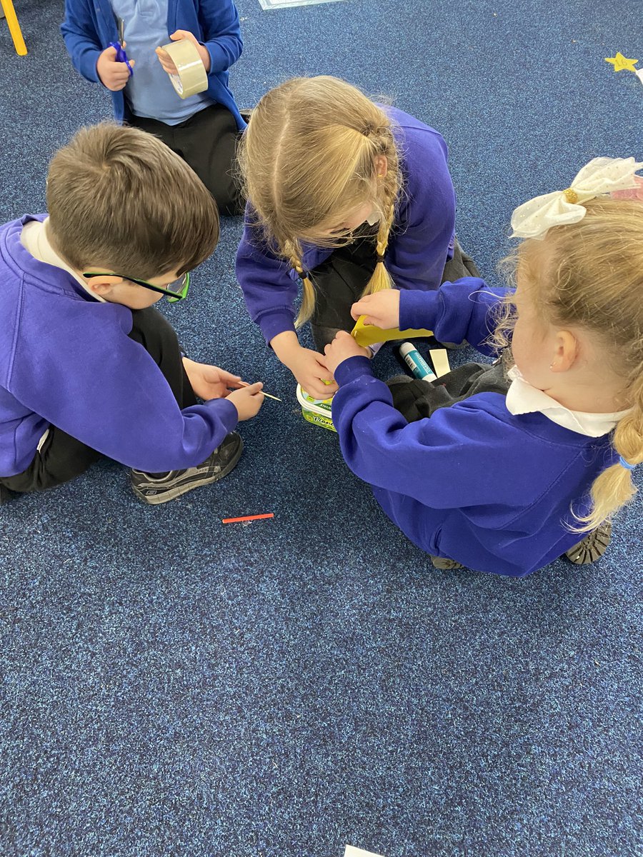DeltaWillowsAc's tweet photo. F2 are busy creating their wind powered vehicles! They are working hard to be independent and explore all their ideasπ¨ #deltascienceweek https://t.co/FnNCM1aXyY
