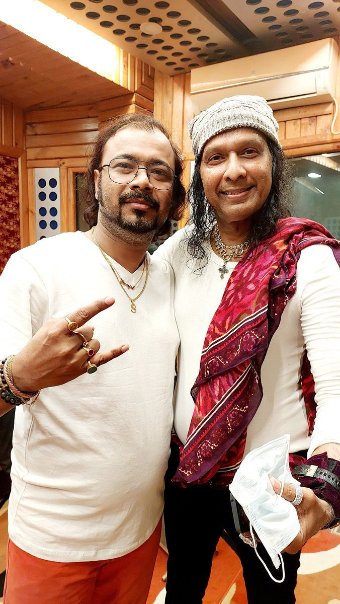 Surajit4music's tweet photo. Playback Singer #Vinod Rathod singing a new bengali Song
Composed,Designed,Arranged Directed by Me #VinodRathod #ward107 #ward108 #ward109 #RuposhiBangla
#GovtOfWestBengal #music #musicvideo #newsong #StarJalsha #sitinetwork #siti #siticable #ZeeBangla #media #musicproducer https://t.co/wp2ZgKHzMq
