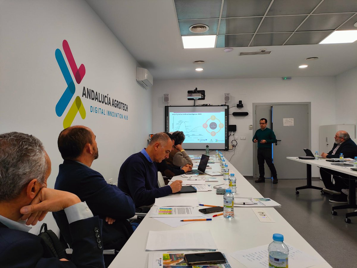 DIHAndAgrotech's tweet photo. 4⃣ #AgroTechForum 🔽🔽

🗣🎯 Como antesala a la sesión de debate, @JoseAAdame, asesor técnico de Andalucía Agrotech DIH, expone en la mesa de diagnóstico algunos aspectos relevantes sobre la #InteligenciaArtificial y su aplicación al sector #agroalimentario ‼ https://t.co/Jhf5xQFEWi