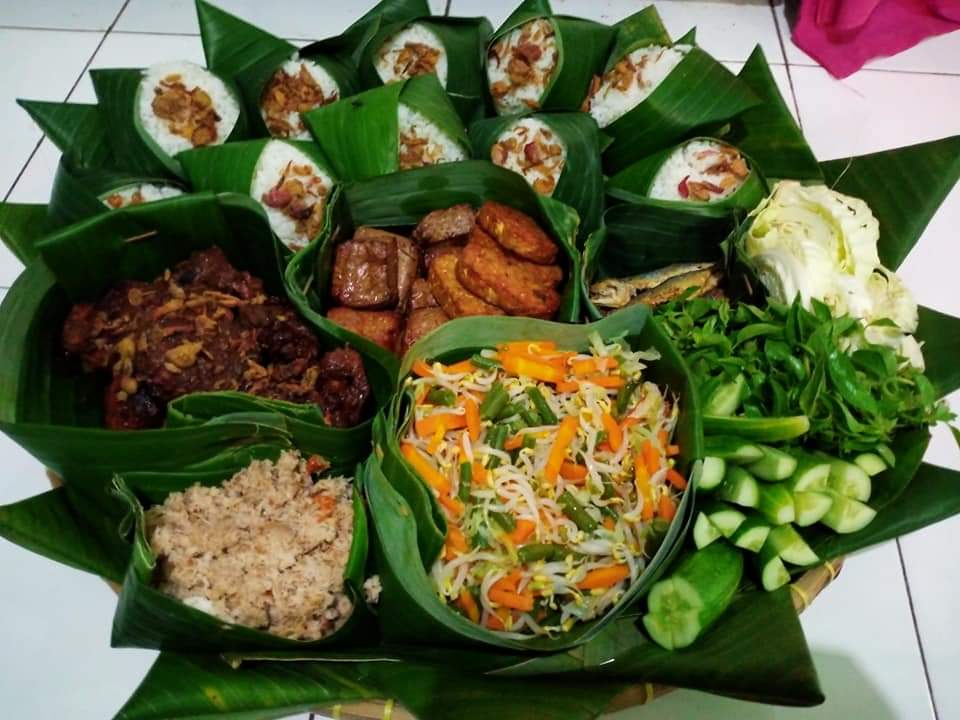 Lama tdk aktif di Twitter, setelah menyiapkan sesajen malam Jumat, kini coba menyapa teman-teman apakah masih ada yang ingat?

Om <a href="/guna2_aji/">allguna</a> pa kabar?