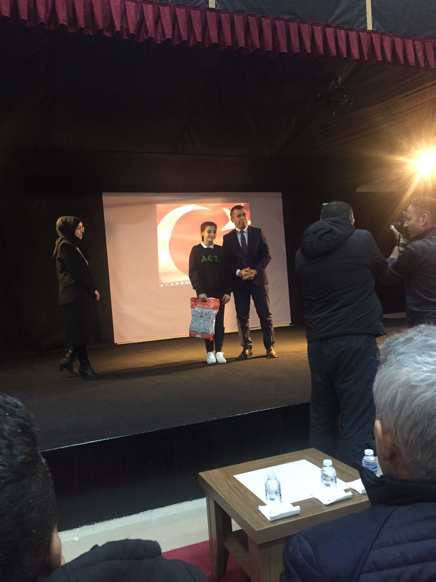 12 Mart İstiklal Marşı'nın Kabulü ve Mehmet Akif Ersoy'u Anma günü dolayısıyla ilçe geneli düzenlenen şiir yarışmasında 1.olan öğrencimize ödülü ilçe kaymakamımız Sayın Fatih BAYRAM tarafından takdim edildi. <a href="/Erzurum_Mem/">Erzurum İl Millî Eğitim Müdürlüğü</a> <a href="/skaygusuz/">Salih Kaygusuz</a> <a href="/MemTortum/">Tortum İlçe MEM</a> <a href="/OrhanOzen_25/">Orhan ÖZEN</a>