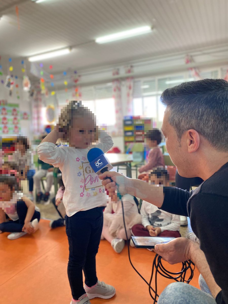 Onda Color (@ondacolor) on Twitter photo Hemos visitado a los alumnos de infantil del Colegio San Roque <a href="/unabicientuvida/">CEIP San Roque Ceuti</a> de #Ceutí para hablarles de radio. <a href="/eldelaradio/">Angel Alegria</a> ha contestado a sus preguntas y hemos realizado conexiones #endirecto donde ellos también han sido protagonistas de las ondas. Hemos visitado a los alumnos de infantil del Colegio San Roque <a href="/unabicientuvida/">CEIP San Roque Ceuti</a> de #Ceutí para hablarles de radio. <a href="/eldelaradio/">Angel Alegria</a> ha contestado a sus preguntas y hemos realizado conexiones #endirecto donde ellos también han sido protagonistas de las ondas.