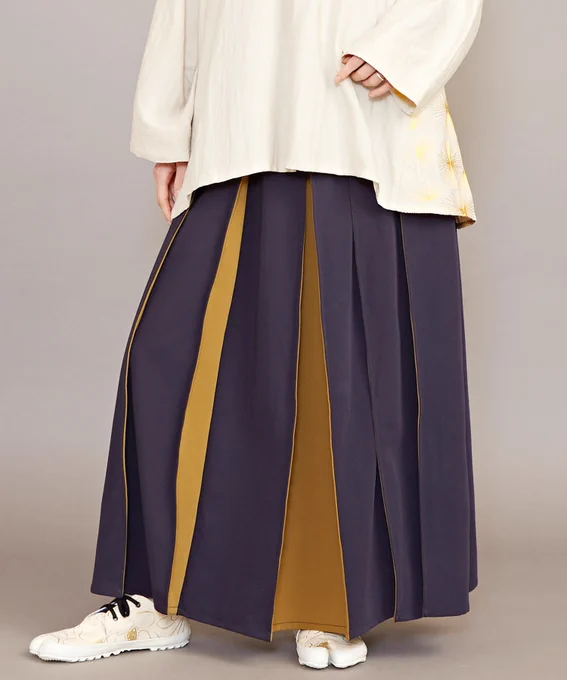 しかし、長谷部概念スカート、着用画像と単体画像とで色味が違う…紫色が強かったら特べ紺色が強かったら極べでイけるんでないか 