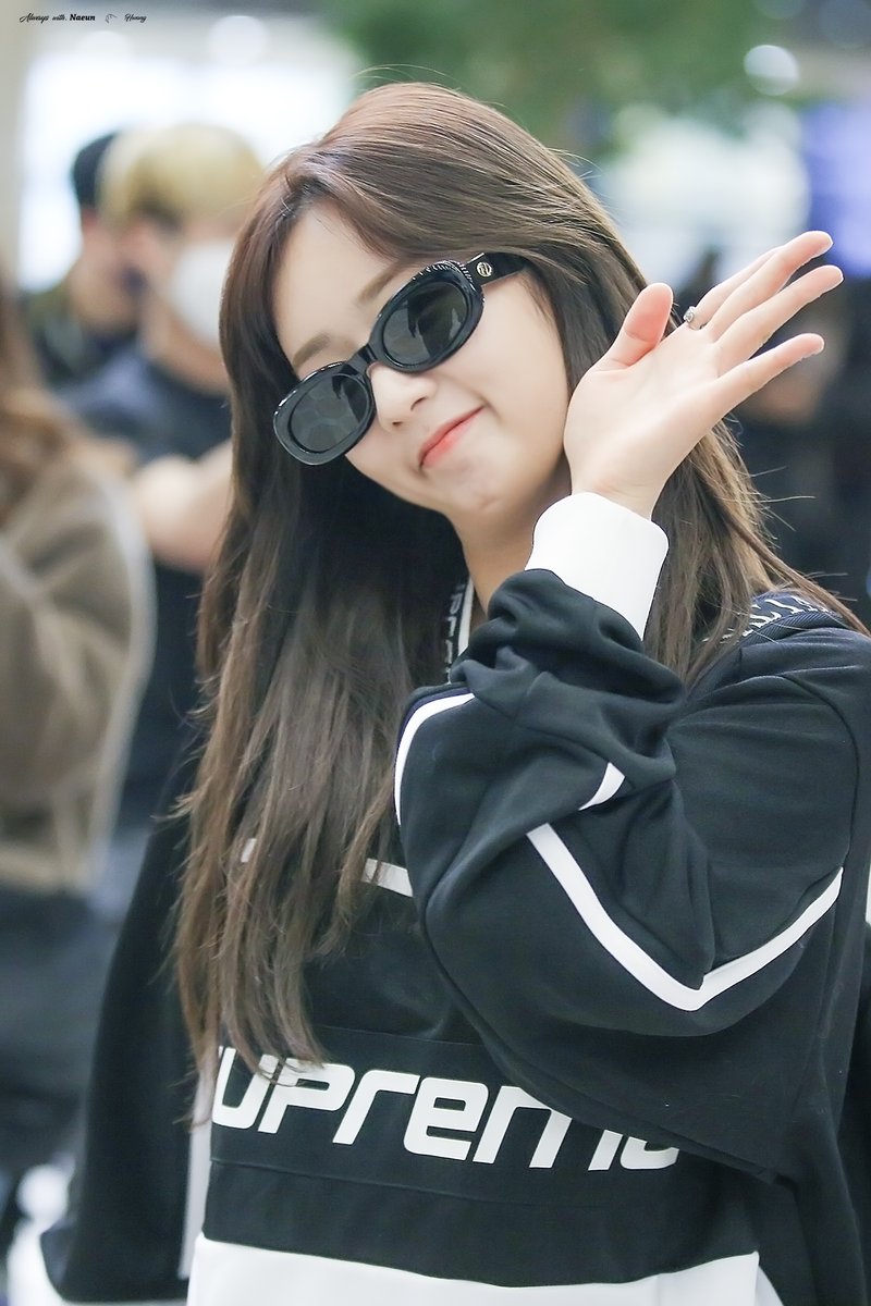 H940210's tweet photo. 230316 김포공항 보미
@apinkbm #Apink #에이핑크 #보미 #윤보미 #bomi @Apink_2011
https://t.co/4IAgoAqZIX https://t.co/Vtkifl8yK4