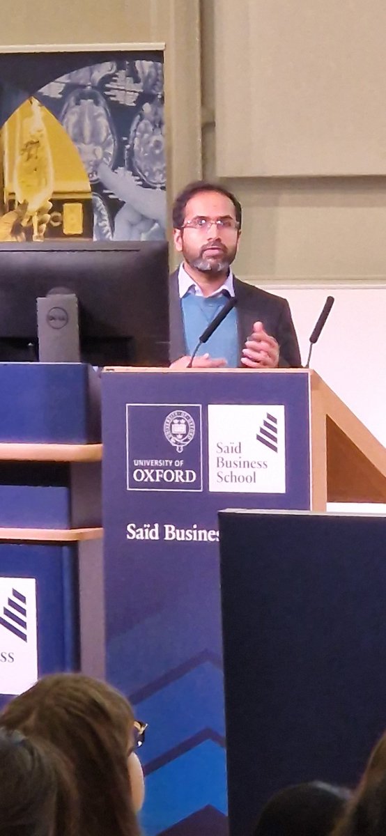 LambAlastair's tweet photo. @SrinivasaRaoRao delivers a lovely talk on @PromoteStudy genomic data. First trial-linked study presenting #ClonalEvolution in primary & LN #ProstateCancer
Full manuscript on @biorxivpreprint:
https://t.co/t7C5aiRtgD
@OxfordCancer #OxSymp23
@CRUKresearch https://t.co/rPcPKZmMGL