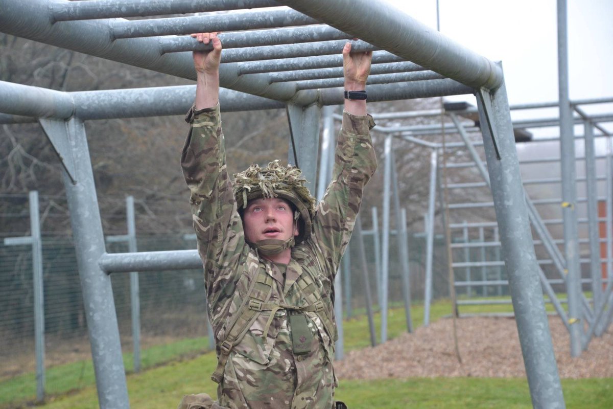 @Army1MERCIAN’s Commanding Officer’s physical training session is about building individual and collective resilience. Adapting to whatever may come, whilst being conditioned to discomfort, are key to warfighting. #ArmdInfExcellence #SFSH