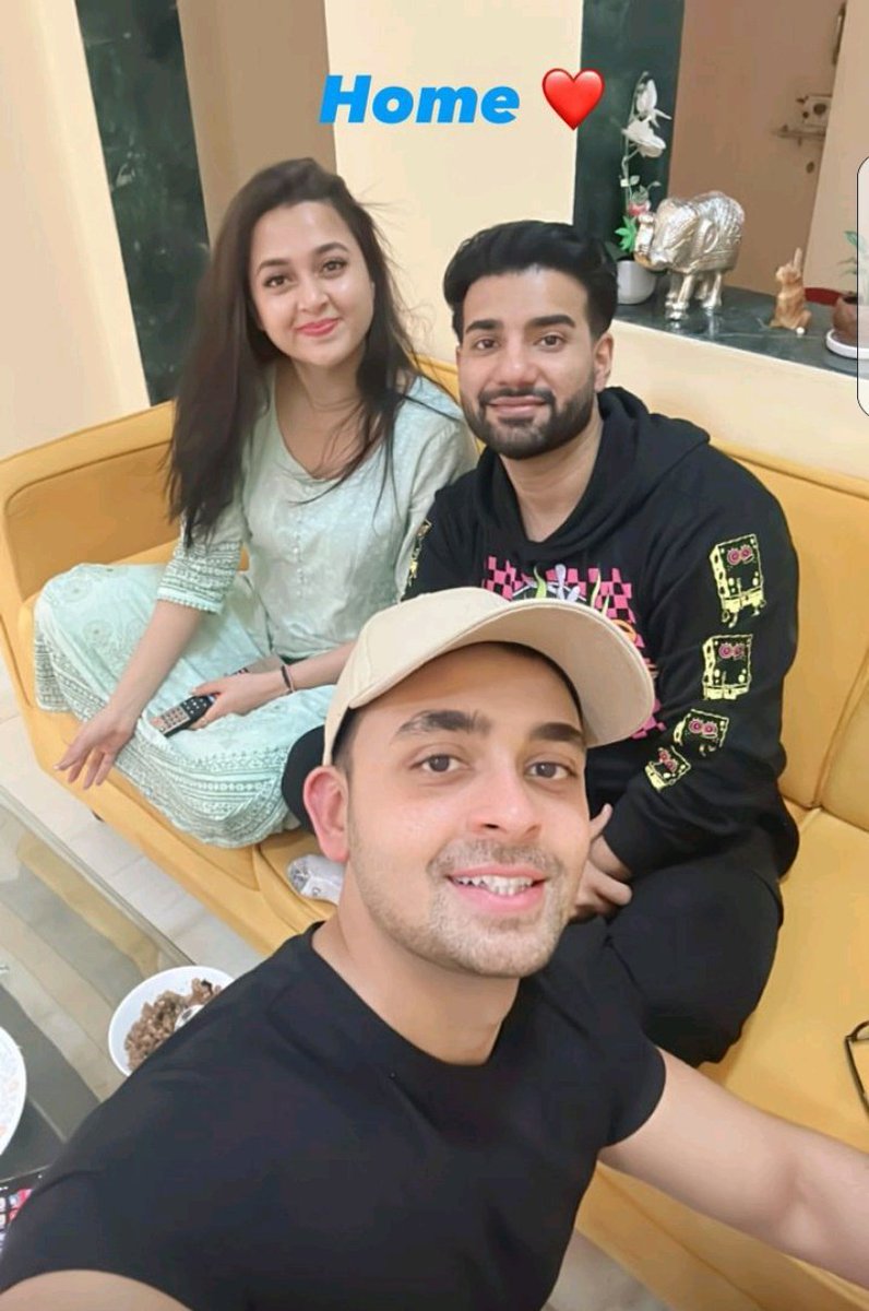 TejasswiFc1's tweet photo. The Reunion for Cute Sister And Brother 😍

PRA TEJA REUNION
@itsmetejasswi @PRATIK_PGW #TejasswiPrakash https://t.co/850sbYXtdW