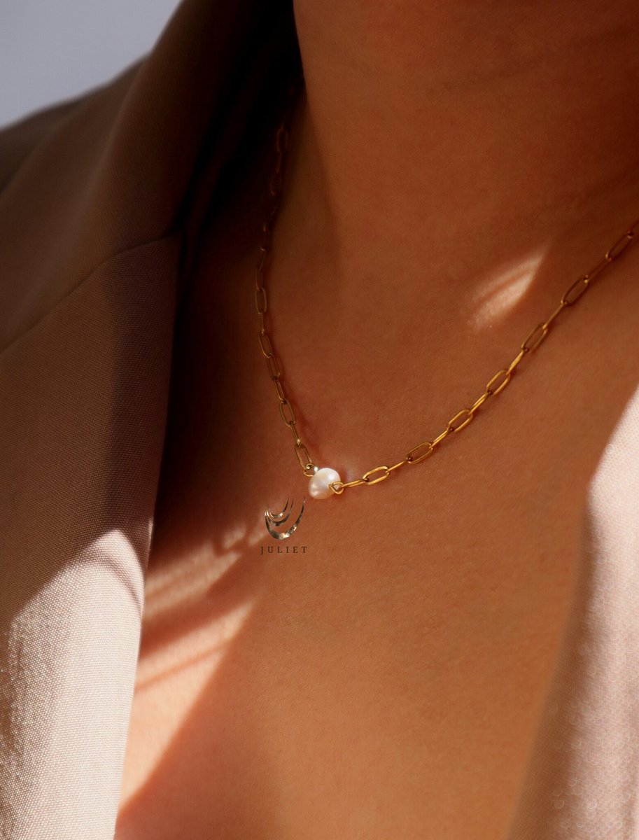 julietjewelry_'s tweet photo. Add a touch of timeless elegance to your look with our exquisite pearl earrings, bracelet, and necklace ✨

Perfect for any occasion, this stunning trio is sure to become a staple in your jewelry collection. 

Don't miss out on the perfect finishing touch to your outfit! https://t.co/Sc1AQGpaoO