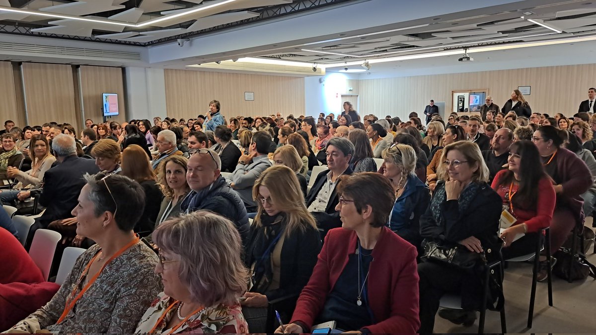 MODE_83's tweet photo. Journée régionale des France Services à Marseille, tous et toutes mobilisés pour l'accompagnement administratif et numérique  des habitants ! 
#franceservices #mednum #accesauxdroits
@ANCTerritoires @laMednum @al_carlier https://t.co/K3O9DE7lTh