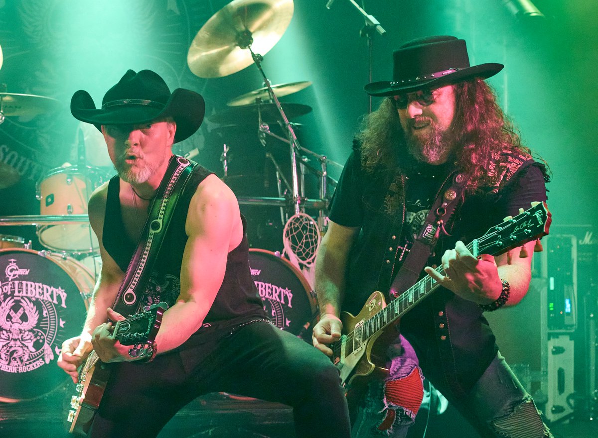 SonsLibertyUK's tweet image. In seven days we'll be on the road heading to @RealTimeLive1 #Chesterfield on the 'Old Country Ramble' for co-headline show #2 with @PreacherStoneNC (USA) and @SonsLibertyUK 

Tickets: wegottickets.com/event/556988/

Sons photo:  #JohnJowett 

#livemusic #newmusic #SouthernRock #uktour