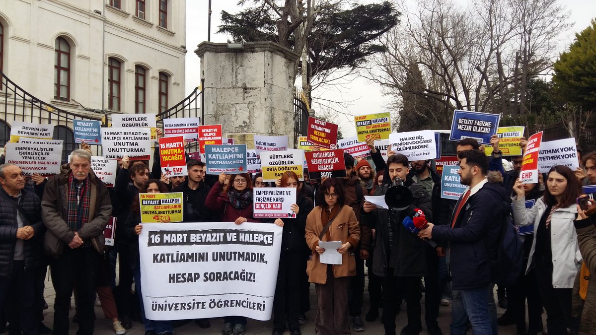 arsivdgb's tweet photo. 16 MART'I  UNUTMADIK, UNUTTURMAYACAĞIZ!

Beyazıt katliamının 45. , Halepçe katliamının 35. yılında harami düzeninden hesap sormak için İÜ Eczacılık Fakültesi önündeyiz!

#16MartKatliamı
#16Mart https://t.co/U1LUo98UqC