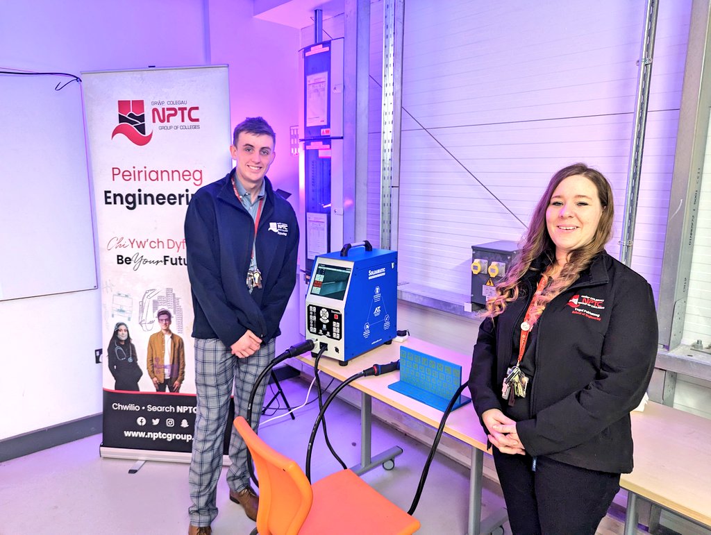 GlynRogers's tweet photo. I just did a bit of virtual welding thanks to @NPTCGroup #walesxr #walesxrcommunity https://t.co/z68JLehUVB