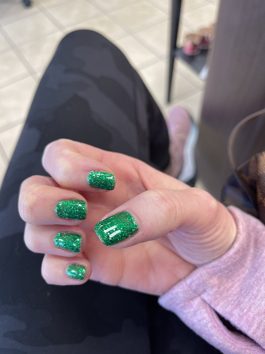 mearley14's tweet photo. @ndwbb Go Irish!☘️☘️ https://t.co/OdFKFEyQ4q