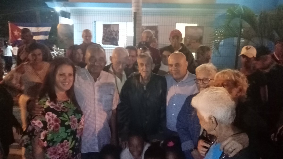 DrRobertoMOjeda's tweet photo. Anoche sostuvimos cálido intercambio con pobladores del Consejo Popular "La Juanita", en el municipio #Cienfuegos. Múltiples fueron las muestras de apoyo a los candidatos a diputados @AsambleaCuba, a las elecciones nacionales, a la Revolución y a #Cuba. Por eso #MejorEsPosible https://t.co/0JaRbLgRq3