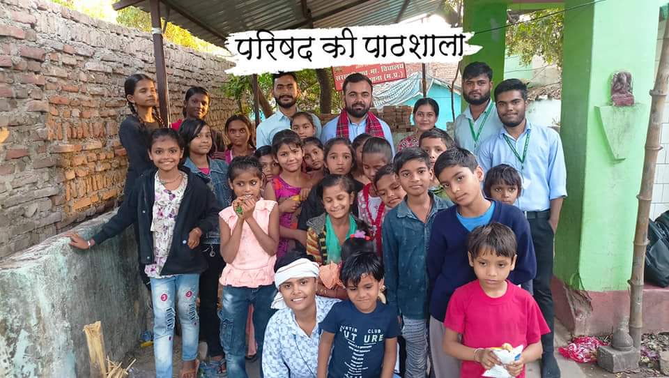 AskShivendra's tweet photo. अखिल भारतीय विद्यार्थी परिषद सतना नगर द्वरा लगातर 270 दिनों से चलाई जा रही परिषद की पाठशाला। @OfficeofSSC @ChetasSukhadia @Shriram4bjp @drnarottammisra @DrMohanYadav51 @yogeshkumar4bjp @ABVPVoice @ABVPMK @ABVPMB https://t.co/wqGirm05HA