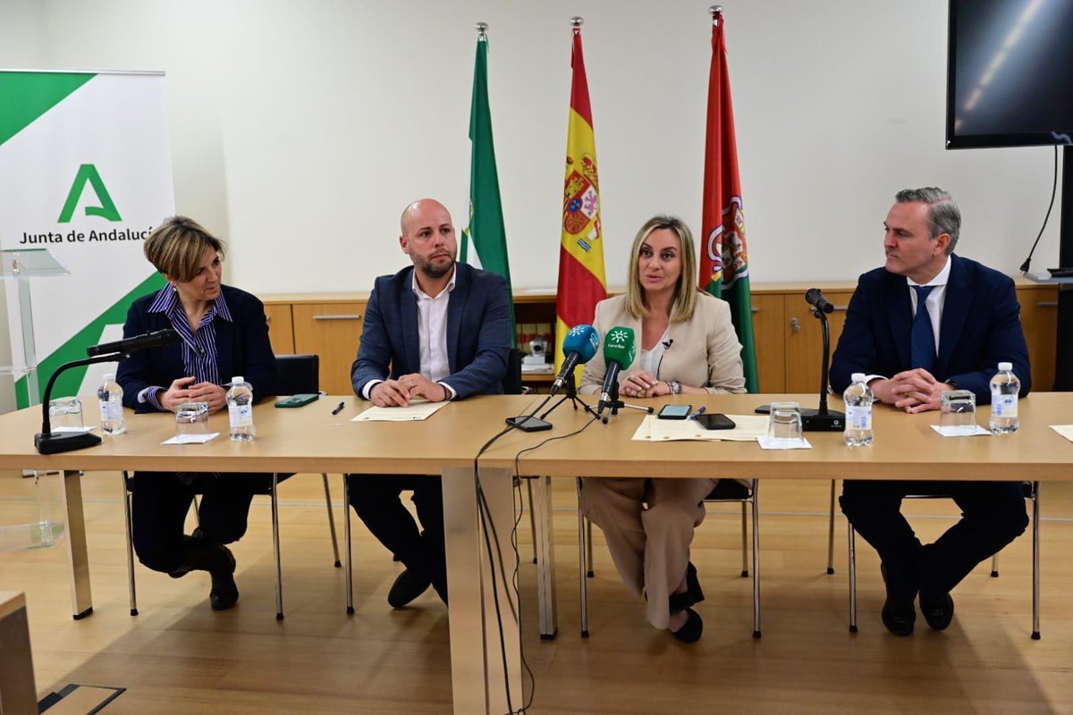 estefanogijares's tweet photo. Hoy firmamos un protocolo de colaboración Ayto de Ogíjares y Junta de Andalucía para impulsar el desarrollo de la segunda fase de Fundación PTS - Parque Tecnológico,que tiene un papel estratégico para la economía

Apostamos por un crecimiento que atraiga a empresas y cree #empleo https://t.co/f4ebFHhQR7