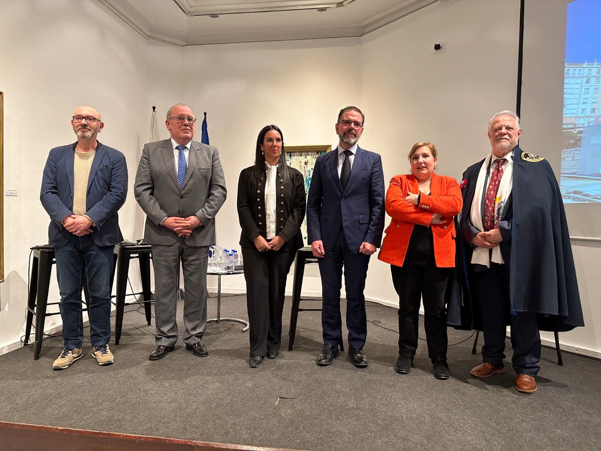 EvaMFerrol's tweet photo. En unos minutos estaré con @IsidoroValerio en @RadiovozFerrol para hablar de la reciente presentación turística de #Ferol en la Casa de Galicia en Madrid. https://t.co/pir09IjMdz