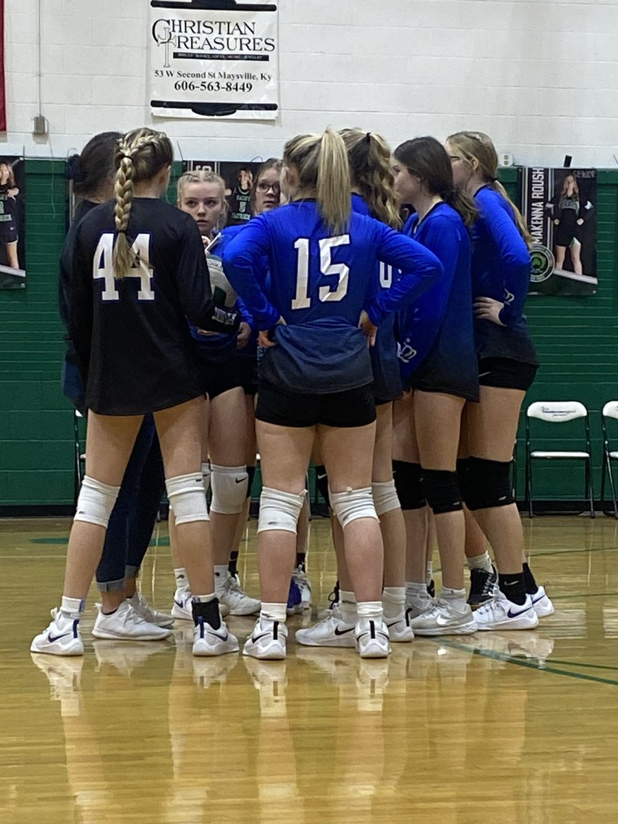 mcmsVB's tweet photo. Your 8th grade lady royals picked up their first W of the season last night! #GoLadyRoyals https://t.co/TvaBxDolF4