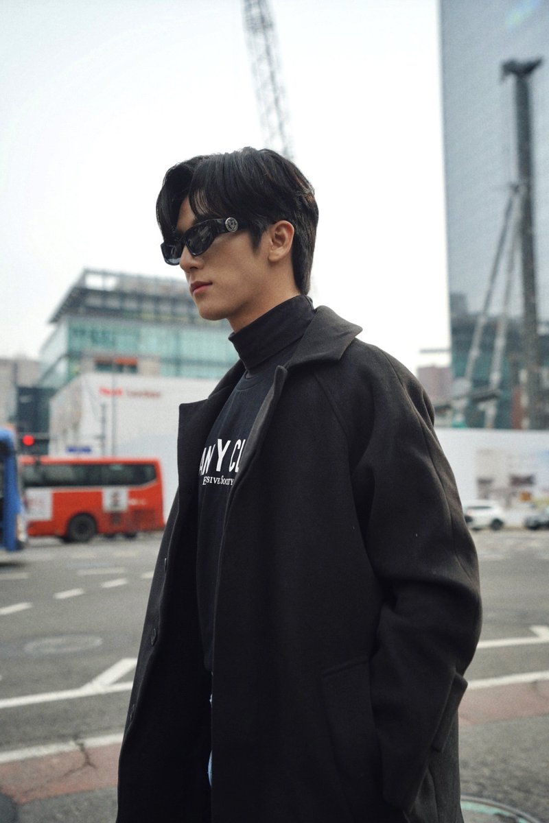 mos_psl's tweet photo. แว่นใส่แล้วมืดดีครับ https://t.co/03kEtU4H5A