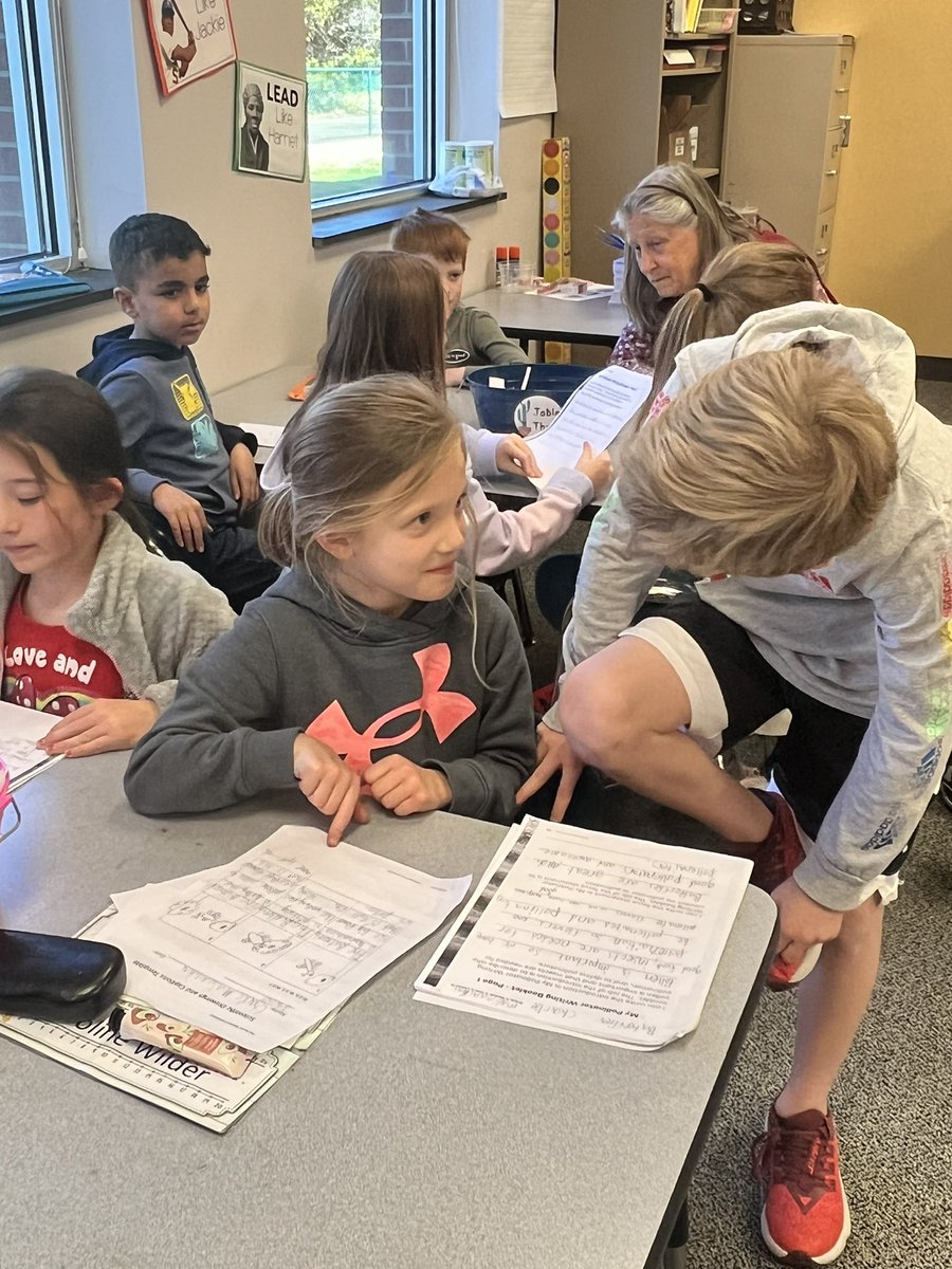 lcollinsSCE's tweet photo. 2nd grade readers visited to teach about pollination! @sanfordcreek #loveoflearning @PosProject https://t.co/WojF41mcBS