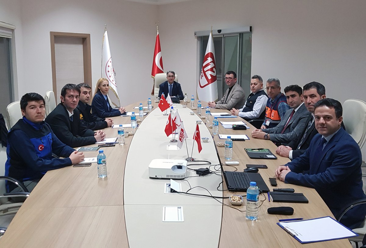 Bursa 112 Acil Çağrı Merkezinde Sayın Vali Yardımcımız Şeref AYDIN başkanlığında il koordinasyon toplantısı ilgili kurum amirlerinin katılımıyla  gerçekleştirildi.
<a href="/TC_icisleri/">T.C. İçişleri Bakanlığı</a>
<a href="/BursaValiligi/">T.C. Bursa Valiliği</a>
<a href="/YakupCanbolat/">Yakup CANBOLAT</a>
@Seref__aydin
<a href="/112teknumara/">112 Acil Çağrı Merkezleri</a>
#acildurumdateknumara112