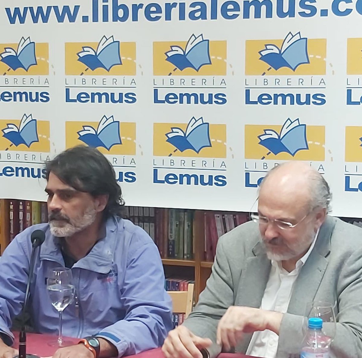 librerialemus's tweet photo. Algunas fotos del martes 14 de la presentación y firma del cómic “Juan Negrin” en nuestra librería de Avenida Trinidad, 59
¡Muchas gracias a todos los asistentes! 🖤 https://t.co/bRpY2f6gK9