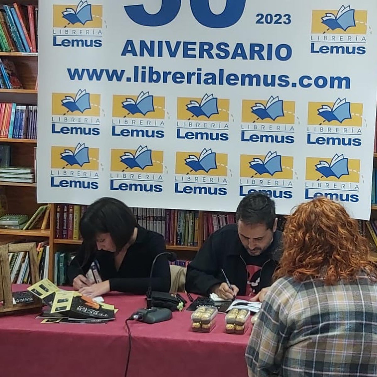 librerialemus's tweet photo. Muchas gracias a todos los asistentes a la firma y Presentación del cómic “Tercer Acto” 
Dado que el próximo 17 de marzo es el día del cómic hemos querido nuestro aniversario para apostar por este género, que tantas alegrías nos ha dado. 

#terceracto #diadelcomic #comicscanarios https://t.co/LwrNotHMOr