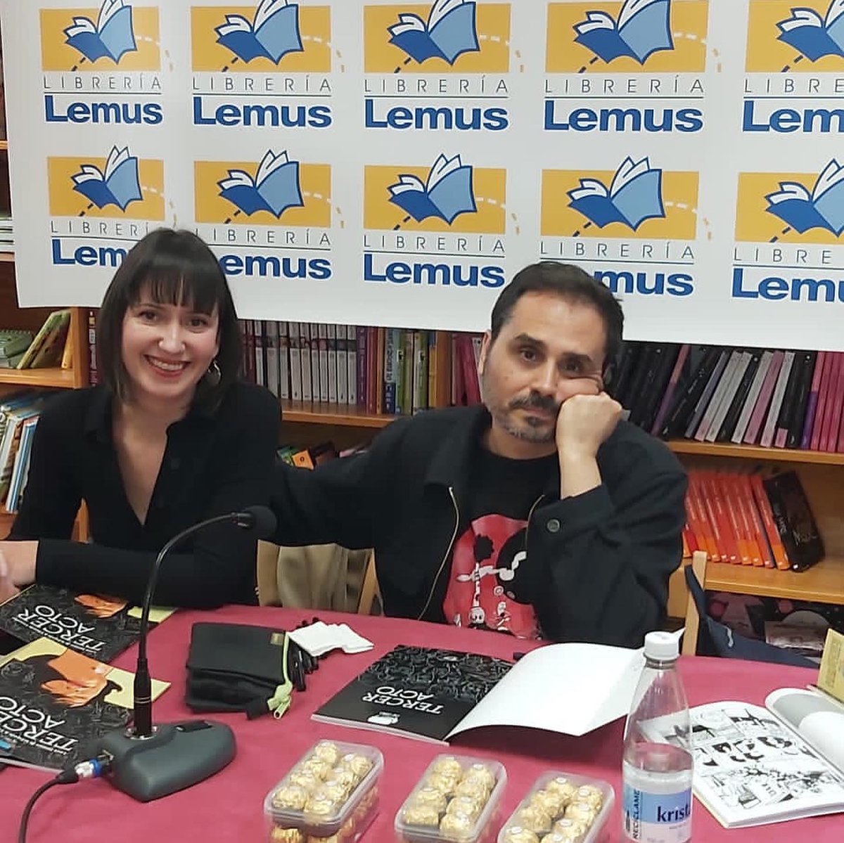 librerialemus's tweet photo. Muchas gracias a todos los asistentes a la firma y Presentación del cómic “Tercer Acto” 
Dado que el próximo 17 de marzo es el día del cómic hemos querido nuestro aniversario para apostar por este género, que tantas alegrías nos ha dado. 

#terceracto #diadelcomic #comicscanarios https://t.co/LwrNotHMOr