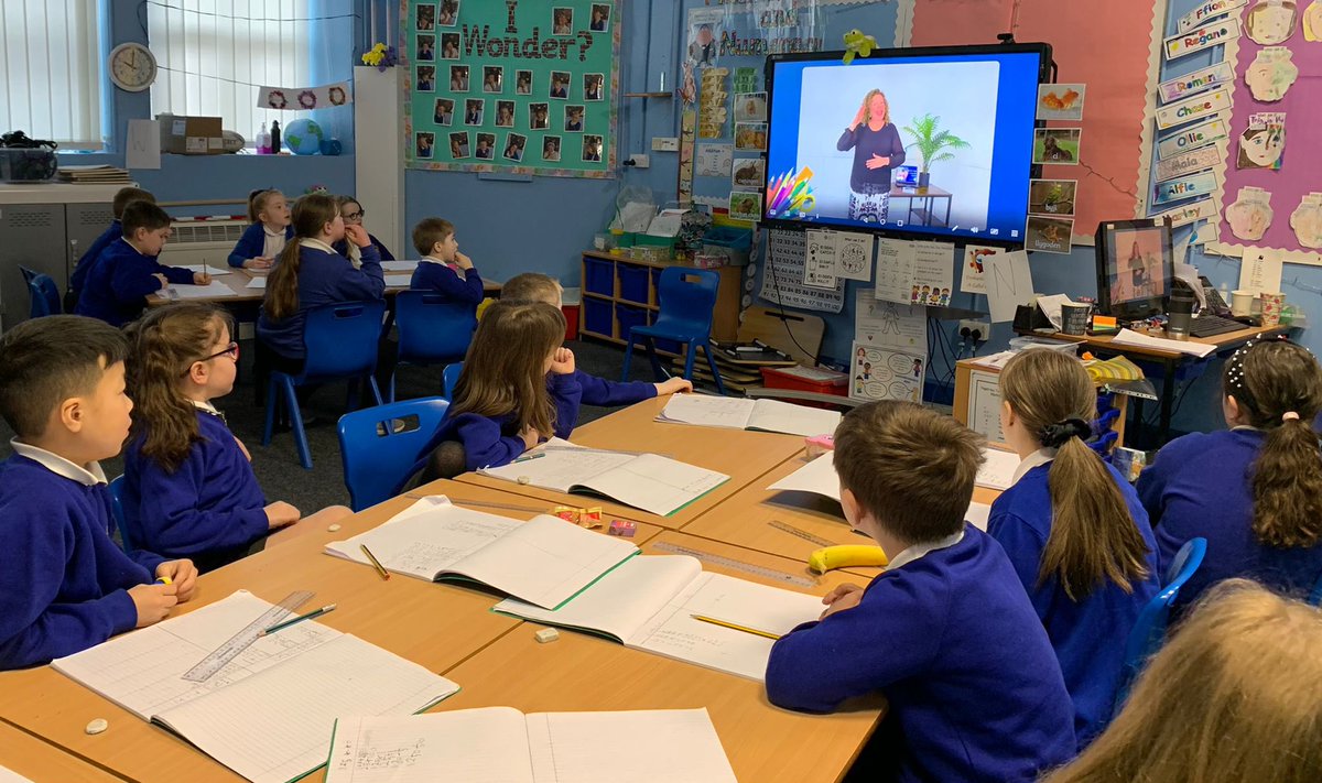 tonpentrejunior's tweet photo. @Addysg_Cymraeg Our classes have been taking part in #SignLanguageWeek and learning some BSL, taking part in the UKโs largest BSL lesson online this week ๐๐ป
#BSLLesson #CurriculumforWales https://t.co/6i4JYKKe4t