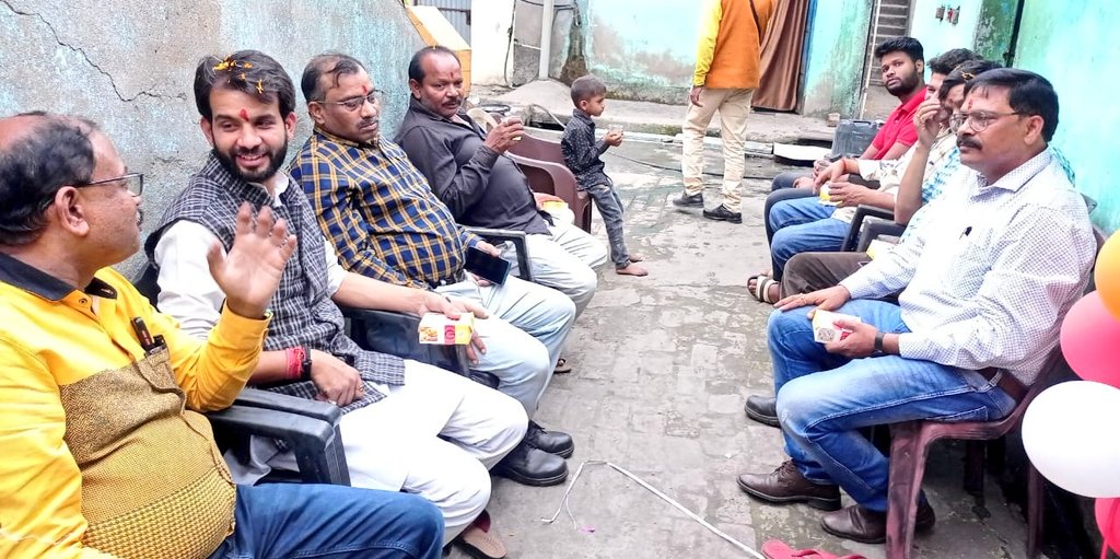 DhananjayPutush's tweet photo. उद्घाटन कार्यक्रम - वार्ड 01
----
रामगढ़ विधानसभा क्षेत्र के वार्ड 01 राँची रोड,राधा कृष्ण मंदिर के निकट में #BFCL के सौजन्य से महिला सशक्तिकरण के लिए "आशीर्वाद द वर्ल्ड वेलफेयर सोसायटी" के द्वारा आयोजित सिलाई सेंटर उद्घाटन कार्यक्रम में बतौर विशिष्ट अतिथि उपस्थित हुए। https://t.co/do2vTceRKg