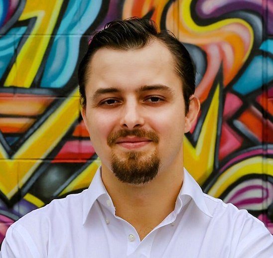 Yungwest_Jeff's tweet photo. 5/9 🧵

TEAM:

• @SeanPinnock -CEO @avalon
Pinnock had worked on indie game, virtual reality titles and game for universal studios. He said he has been dreaming about making digital universe forever that's why he got into gaming.
(Unrelated:- He his really fun to chat with 🫡❤️) https://t.co/lIYqXV3tqO