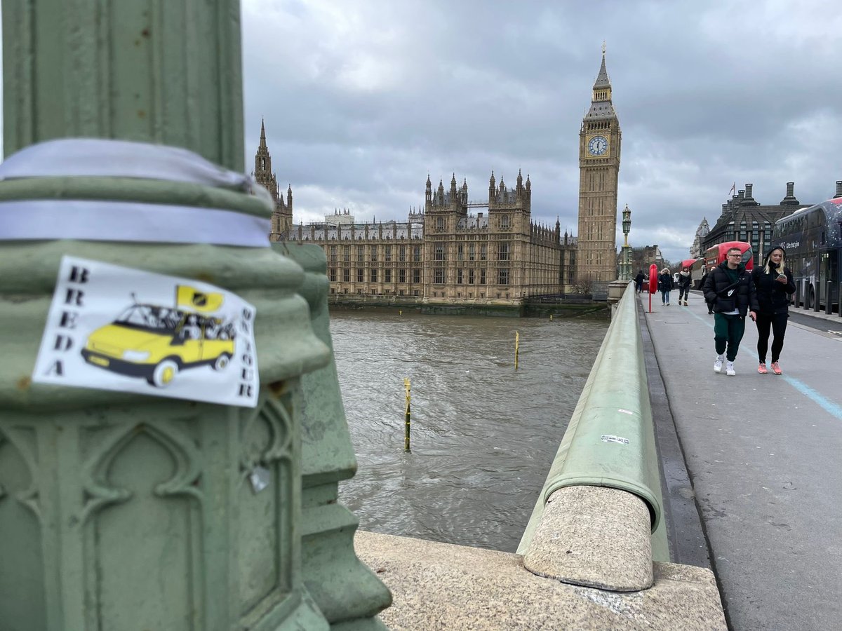 bredastickers's tweet photo. Groeten uit: Londen (II) ! #independentsince1912  #NAC #breda #nacbreda #NACpraat #breda #ultrasstickers #footballstickers #UltraStickers #noapeverywhere  #keeptheflagflyinghigh #Engelandisgeelzwart #nacisbreda #ukstreetart #london #londonstreetart https://t.co/5E6zAYTiFW