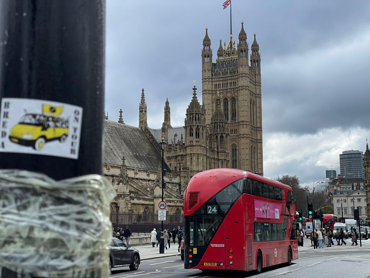 bredastickers's tweet photo. Groeten uit: Londen (II) ! #independentsince1912  #NAC #breda #nacbreda #NACpraat #breda #ultrasstickers #footballstickers #UltraStickers #noapeverywhere  #keeptheflagflyinghigh #Engelandisgeelzwart #nacisbreda #ukstreetart #london #londonstreetart https://t.co/5E6zAYTiFW