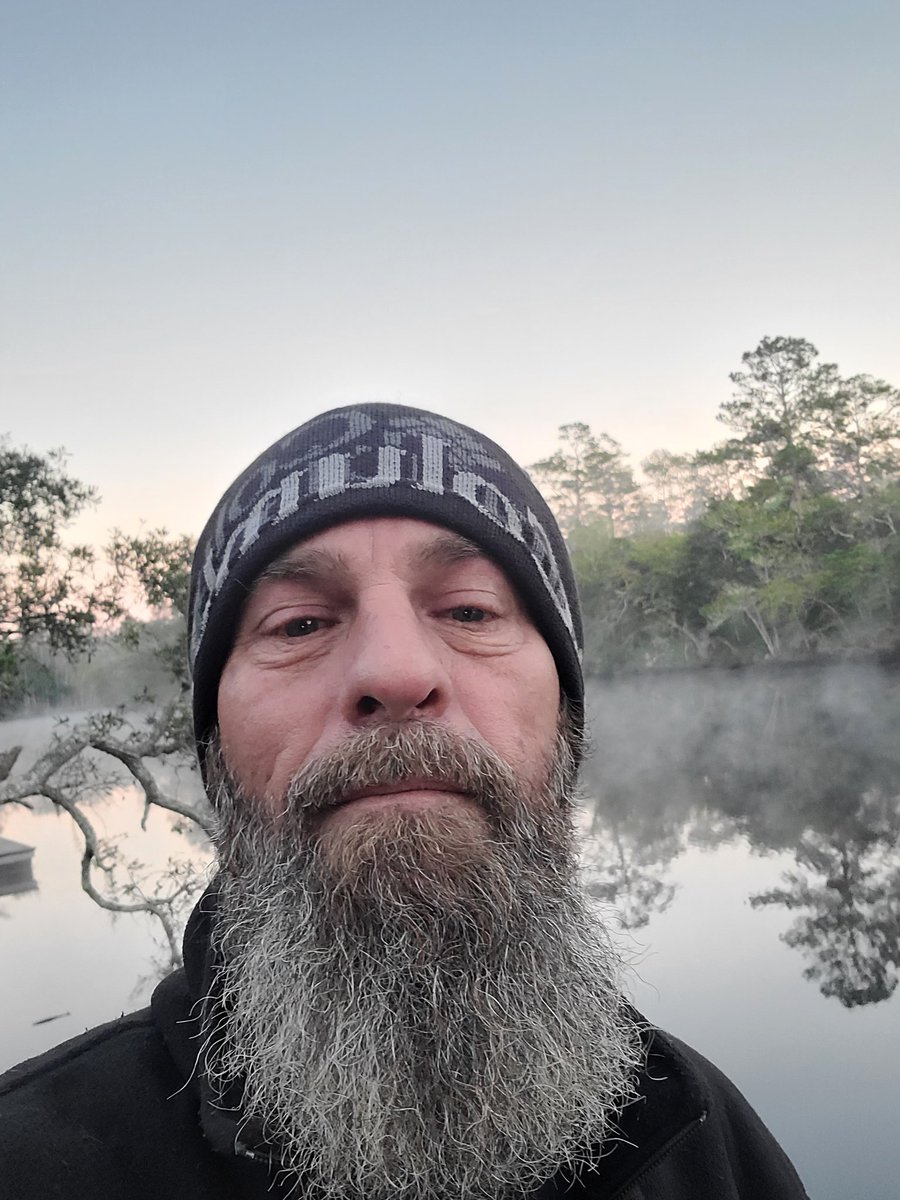 DavidSc69601072's tweet photo. It's cold at the river this morning https://t.co/T2XIbZgqw1