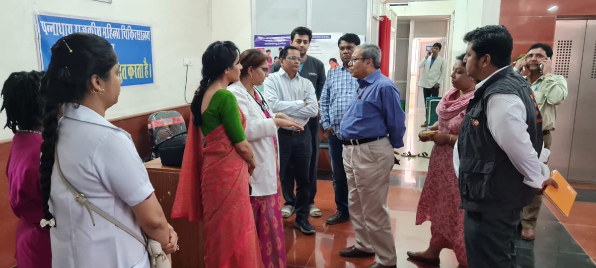 UNFPAIndia's tweet photo. "Midwifery will be a game changer. It will be a catalyst in further reducing maternal deaths."

Dr. S.K. Sikdar, Advisor-Reproductive &amp; Child Health, @MoHFW_INDIA interacting w/ #MidwiferyEducators trained by @UNFPA at the National Midwifery Training Institute, Udaipur, Rajasthan https://t.co/3bNimA6xZt