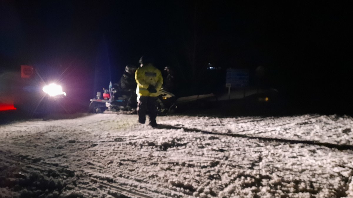 Surete_Ouest's tweet photo. #Opération | Samedi dernier, nos patrouilleurs à #motoneige et ceux de la #FCMQ ont vérifié 1383 motoneigistes et VTT, émis 109 constats d’infraction, fait 12 expulsions de sentiers et testé 4 conducteurs pour alcool/drogue dont 1 récidiviste (arrestation) #Mauricie #Lanaudière https://t.co/6UCTm2Imh9