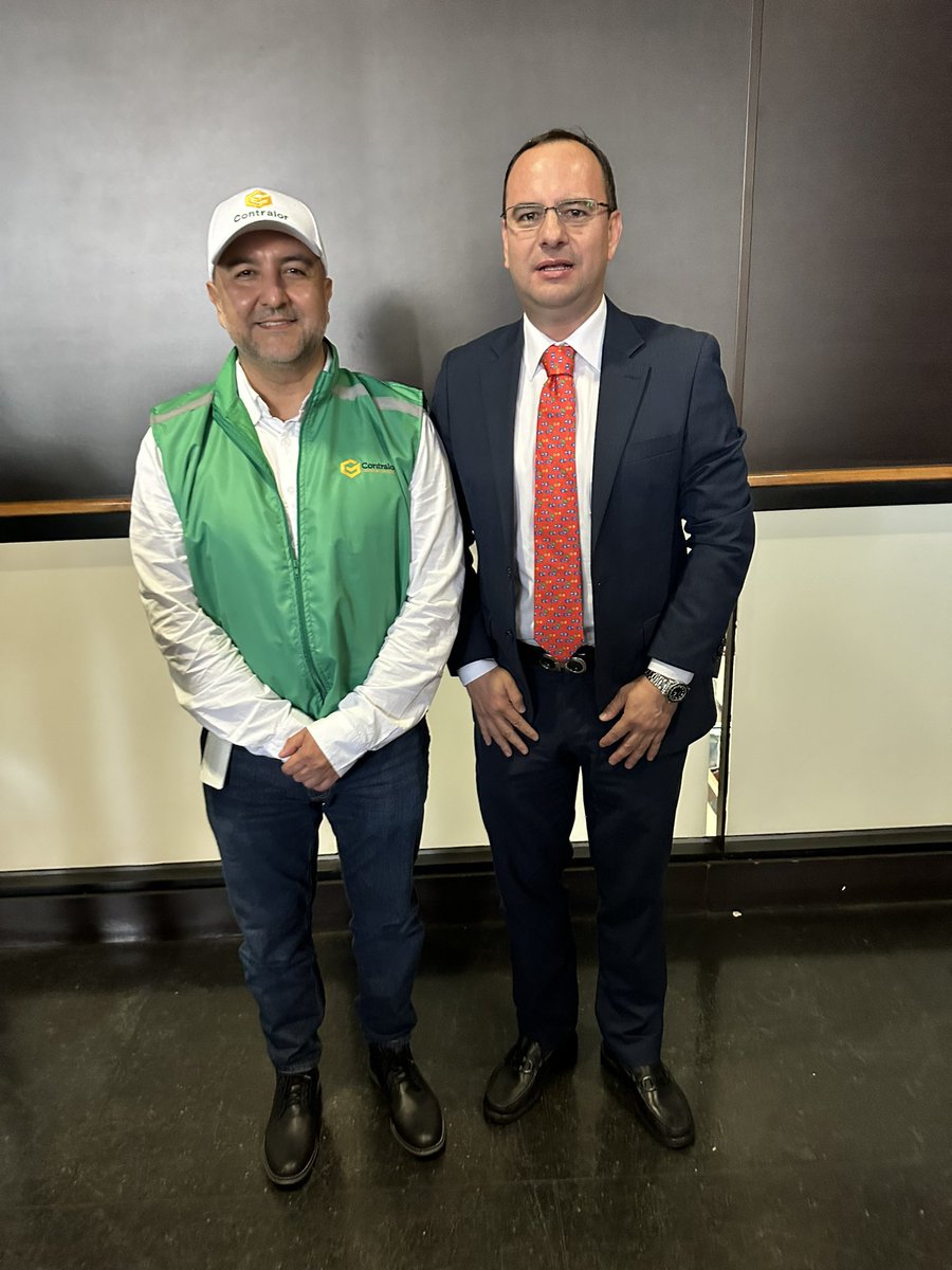 jandreslg's tweet photo. Invitados por la @ContraloriaMed acompañamos a la Comisión de Moralización de Antioquia y hablamos de #Transparencia, #BuenGobierno y #LuchaContraLaCorrupción. Excelente espacio con #OrganosDeControl, #Ediles #Veedores y comunidad Medellinense https://t.co/oKKNwywz0b