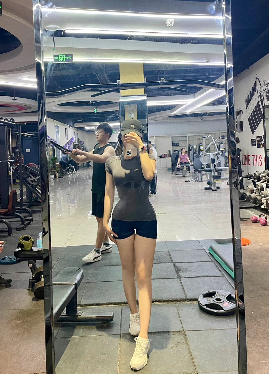 Anne23041198's tweet photo. 见人不如健身 https://t.co/0tcS8lg7b1