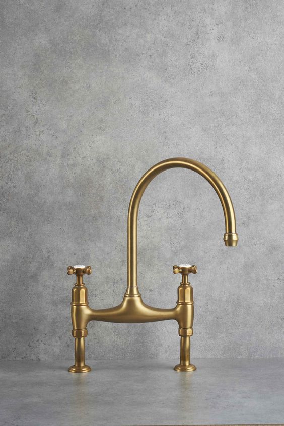 Discover @PerrinandRowe  Ionian in Aged Brass Special Finish <3
#luxury #brassware #bathroominspo