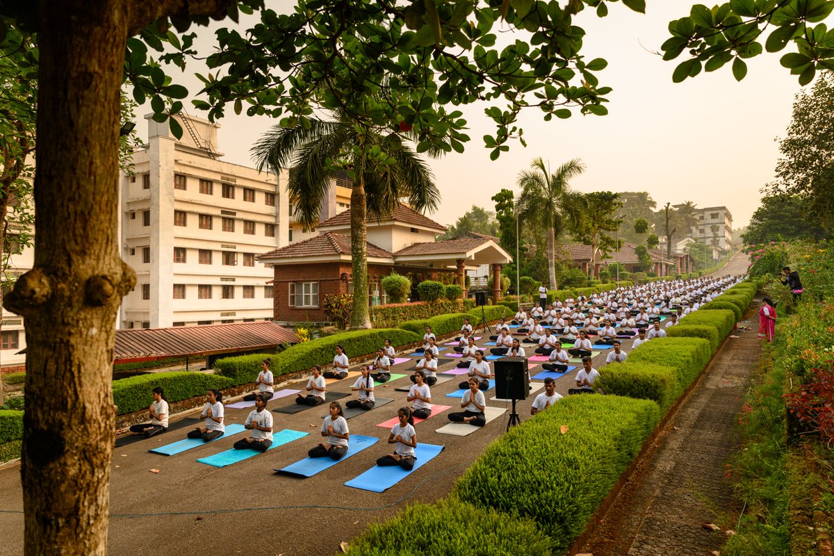 mdniy's tweet photo. Bringing to you some highlights of the Yogotsav Countdown event held at Moodabidri, Karnataka on March 14th, 2023, commemorating the 9️⃣9️⃣-day countdown to the #IDY2023. The yoga session based on Common Yoga Protocol was organized by Alvas Education Foundation in collaboration https://t.co/DrTdoBqMNI