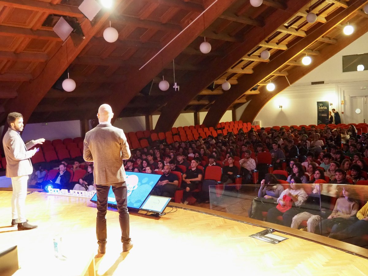 ideva_agencia's tweet photo. Apasionante jornada en el #TourDelTalento. Mucho interés y gran participación de los jóvenes en talleres y talent sessions. #trivial #legoseriusplay #empleabilidad #talentovalladolid https://t.co/auVpyABNxr