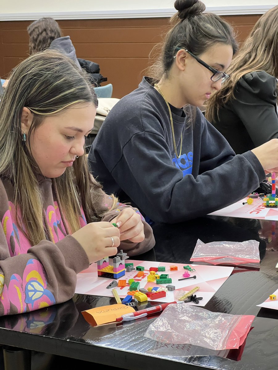 ideva_agencia's tweet photo. Apasionante jornada en el #TourDelTalento. Mucho interés y gran participación de los jóvenes en talleres y talent sessions. #trivial #legoseriusplay #empleabilidad #talentovalladolid https://t.co/auVpyABNxr