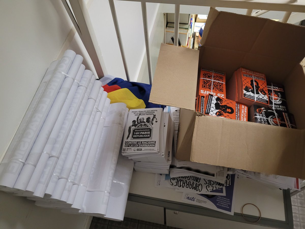 MSolidarites's tweet photo. En région parisienne, vous pouvez venir récupérer des autocollants et affiches de mobilisation pour le 25 mars aux 4 adresses suivantes :

📍Paris 10ème : Solidaires Paris, 31 Rue de la Grange aux Belles, 75010
📍Paris 12ème: Librairie La Brèche, 27 Rue Taine, 75012 https://t.co/vcd8OAltw4