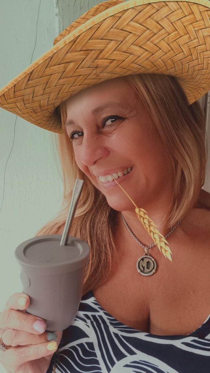 Muy buenos días ☀️
Aquí se arranca el #jueves en compañía de un mate #essen 
Quien gusta un set ? 
Los espero en mi Ig Facebook ClauEssenDevoto 🌟
Bonito jueves 🙌