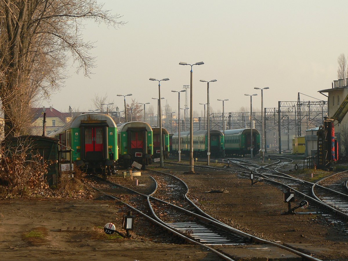 bazawagonow's tweet photo. 🆕 18 wagonów typu #111Ah trafiło z Gdyni do Poznania celem modernizacji do standardu #174A.

Fot. Adam Kilian https://t.co/HJp0ufUDuG