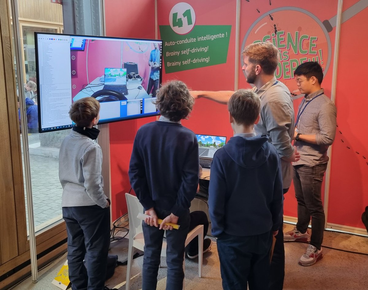 Presenting our research to a slightly different audience than usual. Rewarding to see the future generation interested in science! #ScienceIsWonderful <a href="/EuShape/">SHAPE-IT</a> <a href="/JurekP_/">Jürgen</a> <a href="/YuanChengLiu2/">Yuan-Cheng Liu</a>