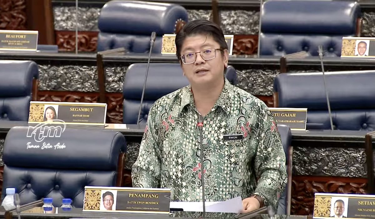 LamanEwon's tweet photo. Pagi tadi menjalankan amanah di Parlimen menjawab pertanyaan-pertanyaan lisan Ahli-Ahli Parlimen.
#TerusKerjaKeras 
#TerusCemerlang 
#KitaBoleh 
#MalaysiaMadani 
#KUSKOP https://t.co/pSZYtXL1lP