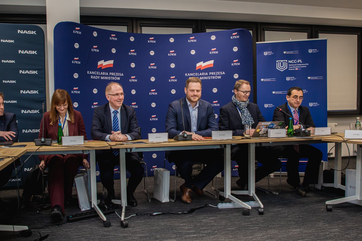 NASK_pl's tweet photo. W siedzibie NASK trwa posiedzenie Rady Zarządzającej @Cybersec_ECCC. W radzie zasiadają przedstawiciele 27 krajów #UE, @EU_Commission i 
@enisa_eu. Uczestnicy spotkania podkreślają, że rozwój kompetencji cyfrowych jest dziś kluczowy dla zapewnienia Europie #cyberbezpieczeństwo. https://t.co/29JMMrERjf