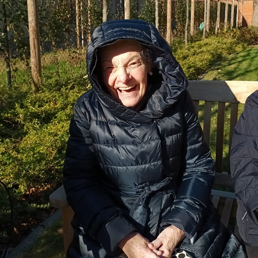 WZCDeFoyer's tweet photo. Nog een beetje frisjes, maar de zon schijnt... Dus genieten we ervan! 😄 

#lenteweer #trotsop80 #wzcdefoyer #weverbos #zilvermolen #zilversterre #zcglorieux #wzc #assistentiewoning #verpleging #zorg #verpleegkundige #zorgkundige #woonzorgcentrum #gent #zwijnaarde #oostakker #g https://t.co/7YnCuWY0MJ