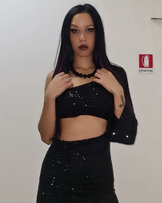 StregaFrancesca's tweet photo. 🧛🏻‍♀️✝️🖤 https://t.co/D9ftNcNdxH